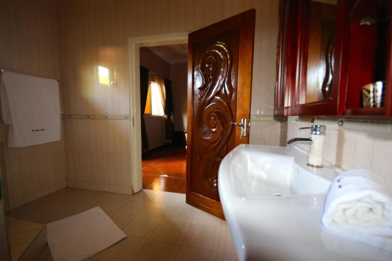 The Big 5 Hotel, Lodge & Camp ルブンバシ エクステリア 写真